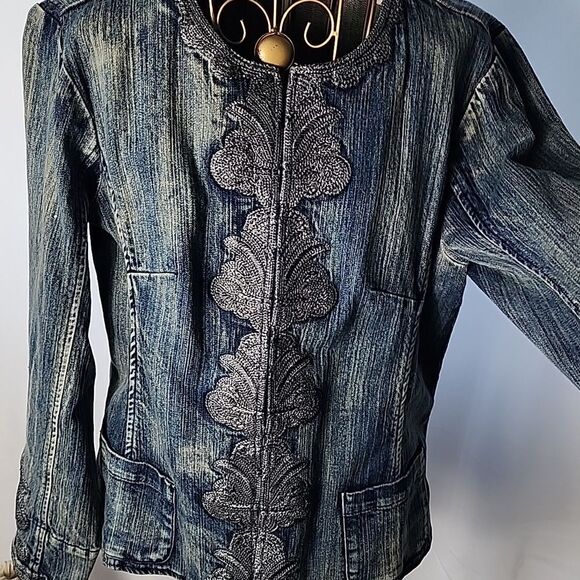 Vintage Fitted Washed Denim Embroidered Round Neck Jacket With Sleeve Detail - Picture 3 of 9